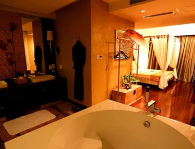 深圳养生会所的黄昏恋：当爱情遇上八十岁